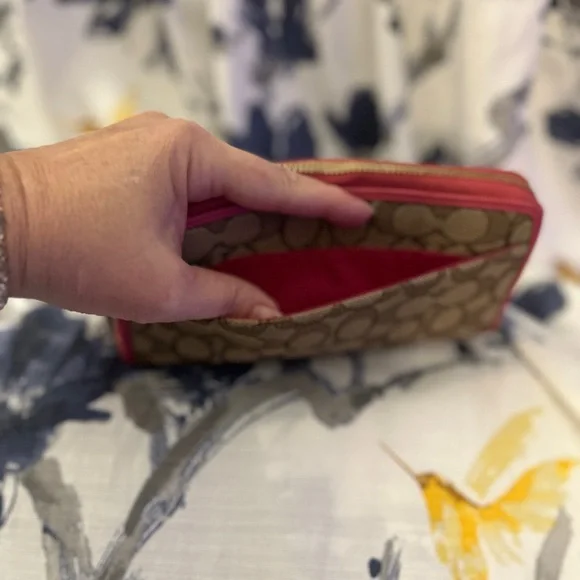 Coach Signature Long Zip Wallet with Strap
STYLE C4452 - Picture 6 of 7